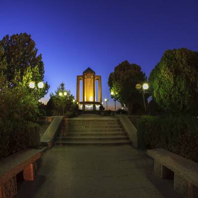 مرقد بابا طاهر